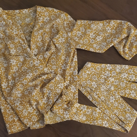Mustard Floral Wrap shirt - blouse - Picture 6 of 6